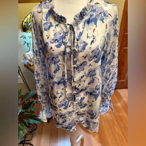 Bohemian Blue And White Women’s Blouse With Bell Sleeves Size Medium Buttons Tie - Picture 11 of 13